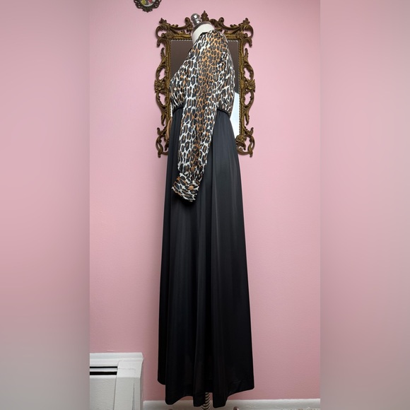 Vintage 60s Vanity Fair Black Leopard Animal Print Hostess Collar Nightgown P - Picture 5 of 9